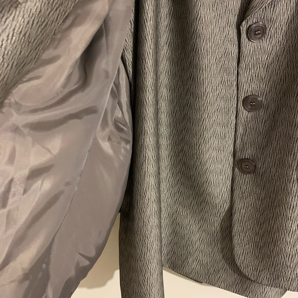Beautiful Textured Skirt Suit by Le Suit - Picture 3 of 6